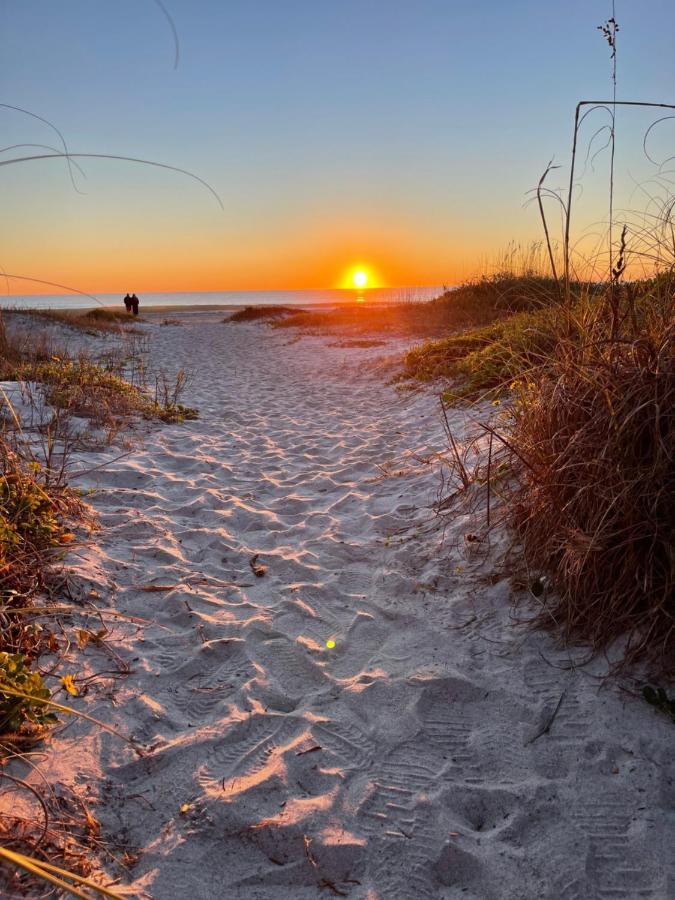 Surf Studio Beach Resort Cocoa Beach Bagian luar foto