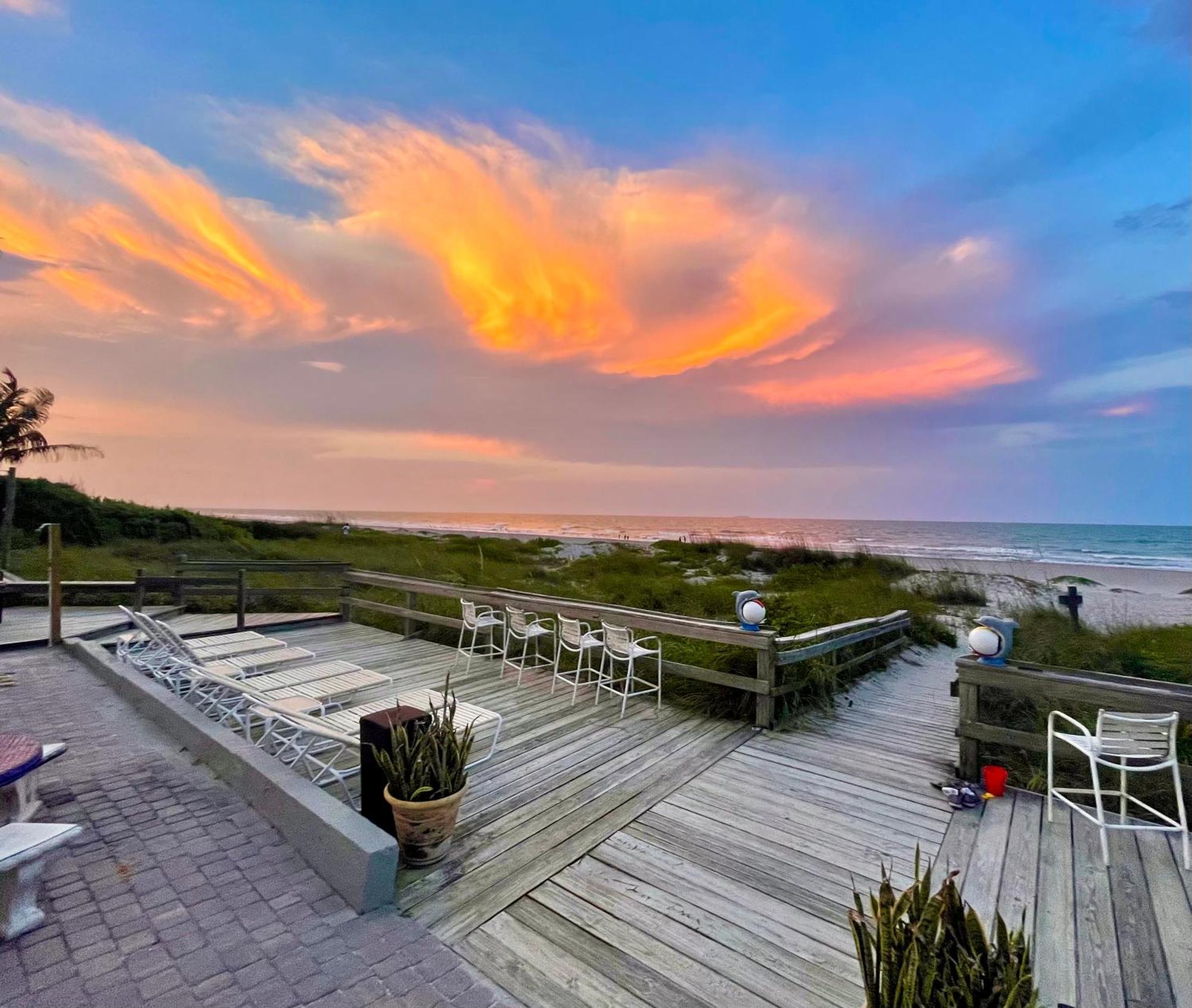 Surf Studio Beach Resort Cocoa Beach Bagian luar foto