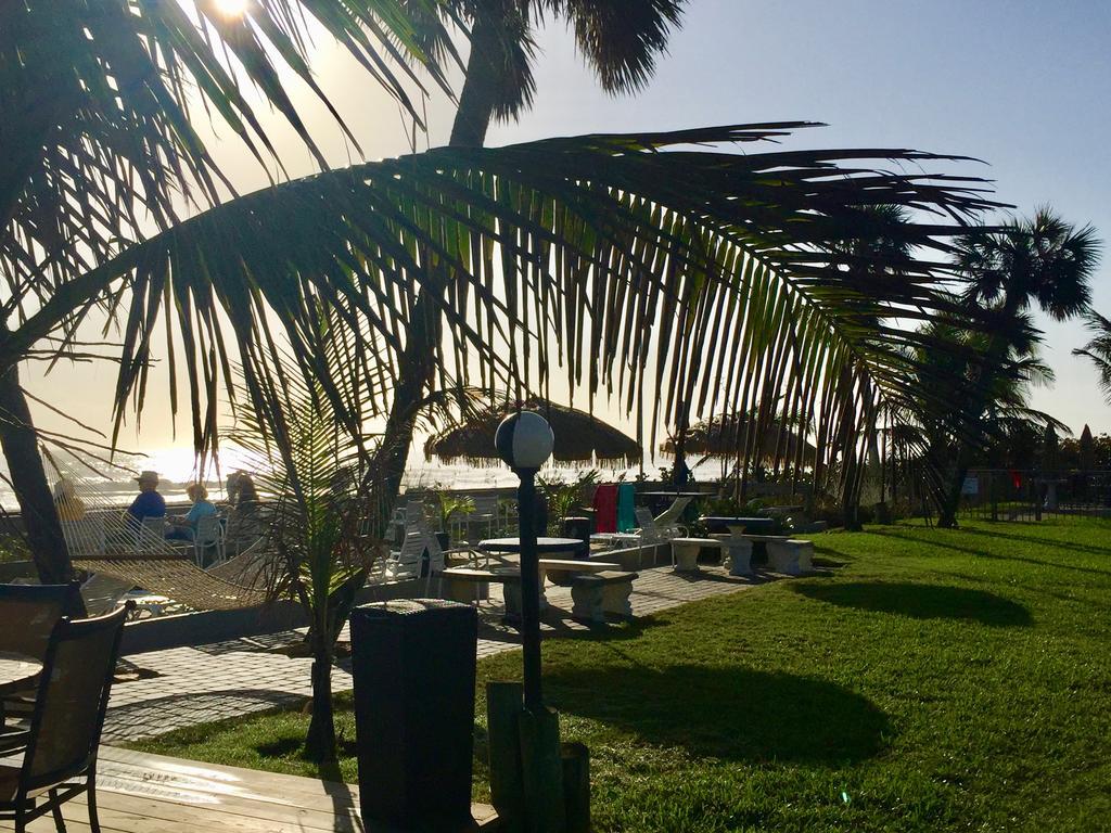 Surf Studio Beach Resort Cocoa Beach Bagian luar foto