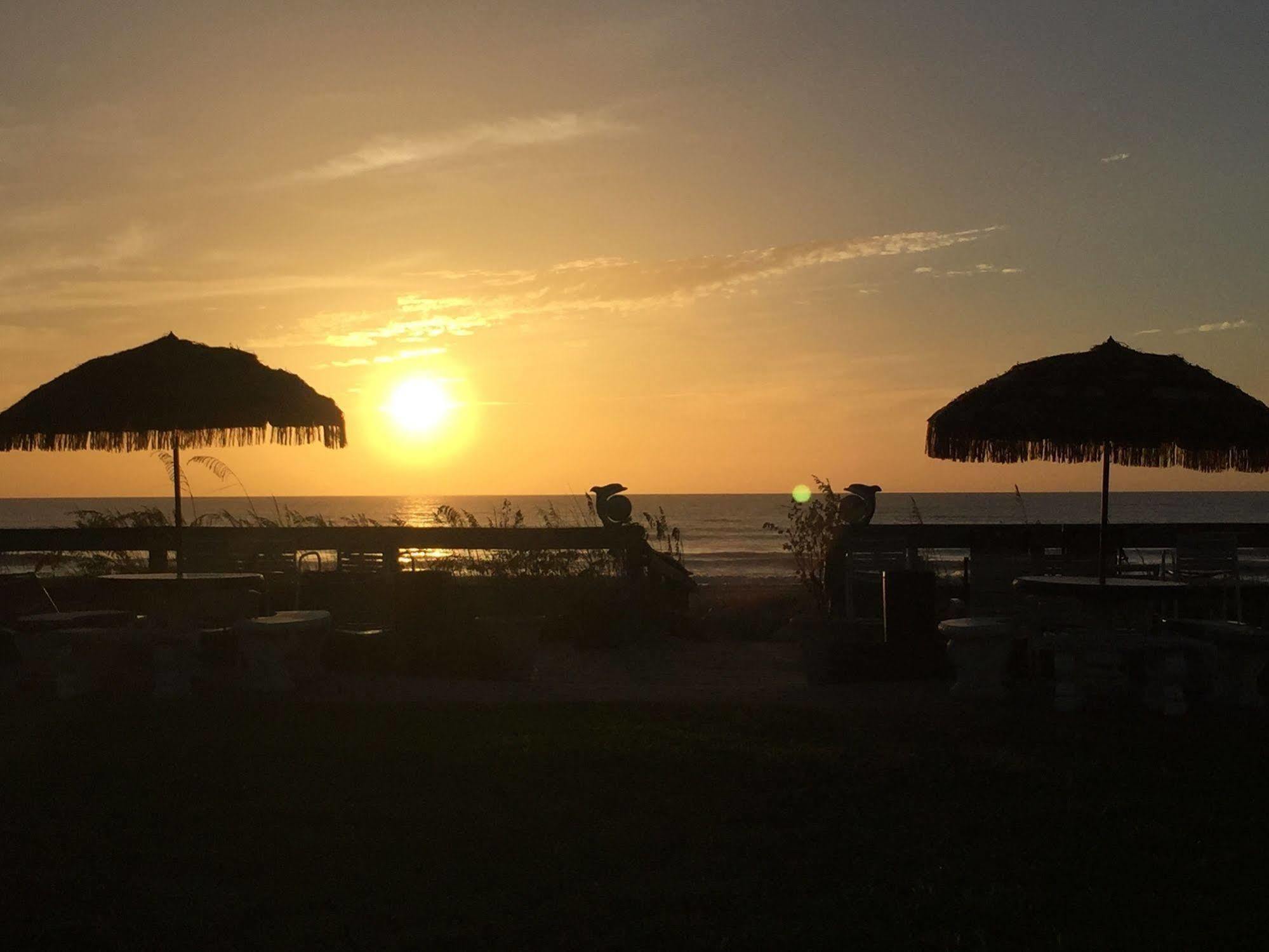 Surf Studio Beach Resort Cocoa Beach Bagian luar foto